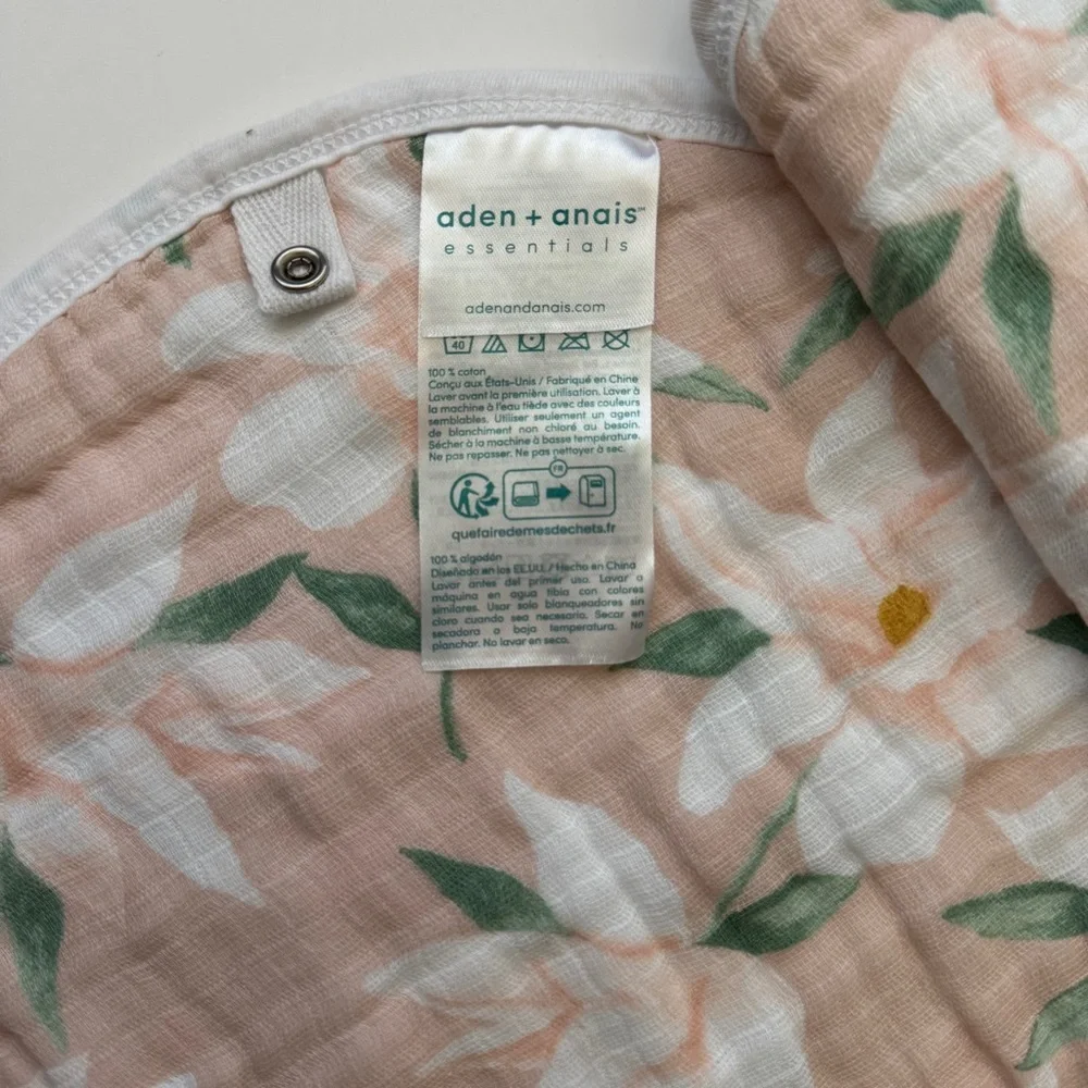 NEW Aden + Anais Burpy Bib Classic Muslin Cotton Breathable Floral Print